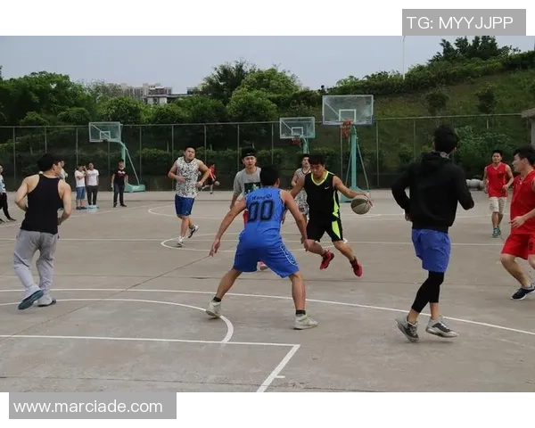 球星公寓足球激情碰撞展现团队精神与个人风采