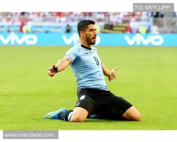 足球场上趣事不断 球星笑场瞬间让人忍俊不禁