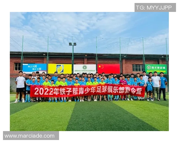 足球球星送上新年祝福 用激情与梦想点亮2025年新篇章